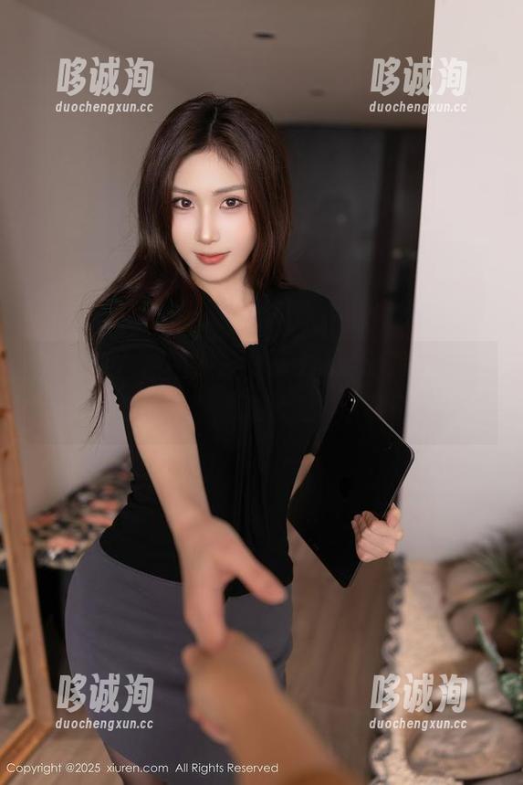 秀人网-Manuela玛鲁娜 秀人网 - 原图走起,Manuela玛鲁娜的条纹内衣美臀,谁能抵挡这种诱惑?