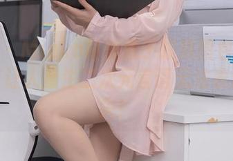秀人网 – Mieko林美惠子眼镜图包：这作品简直让人产生二次元言语无法表达的迷失！
