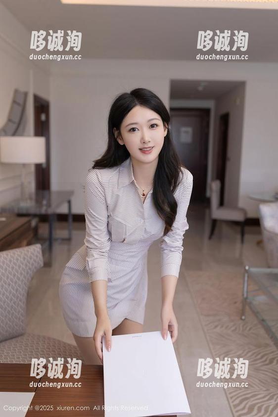 秀人网 - 真羡慕伊小七MoMo，这夏日写真和壁纸都太赞了吧！
