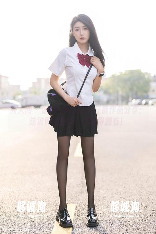 秀人网 - 你的兔妹妹的牛仔裤作品分享：这波网盘福利，你值得拥有！