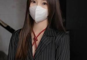 秀人网 – 在夏馨瑶的定制黑丝中，找寻一种无法言说的吸引