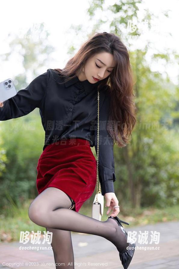 秀人网 - 剧透一下，孟狐狸FoxYini的无圣光合集，剧情太抢眼！