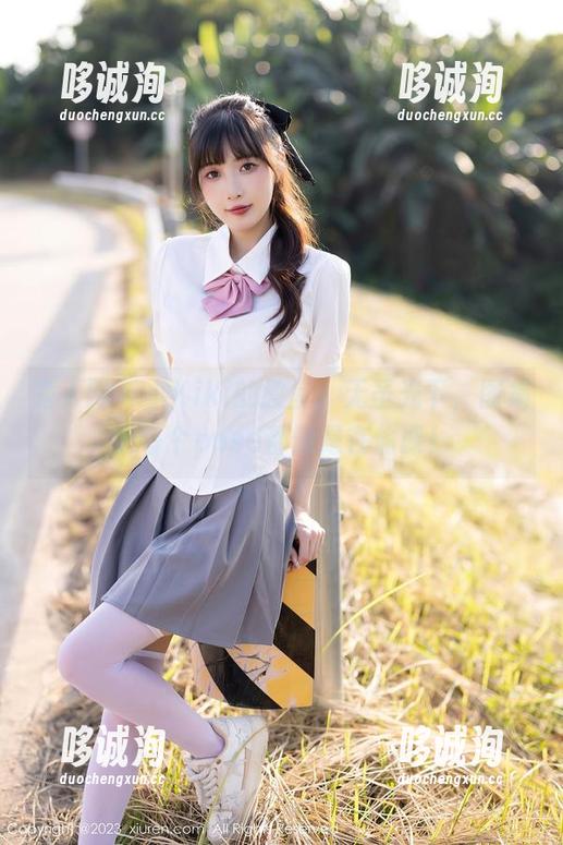 秀人网-小Kiki 秀人网 - 小Kiki的教室:无圣光下,图集中每个pose都像是在偷课!