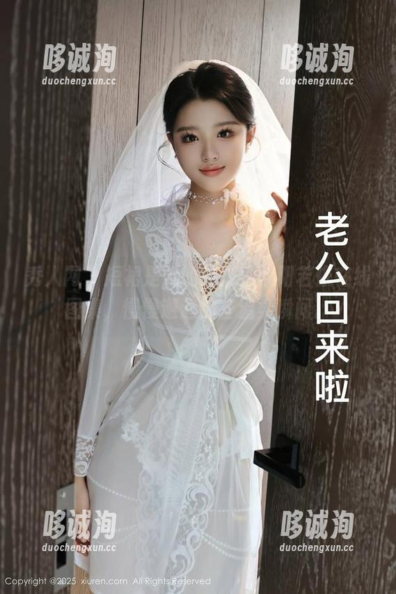 秀人网 - 短裙是她的魔法，欧阳若依在线图集，慢慢邂逅那些温柔瞬间。