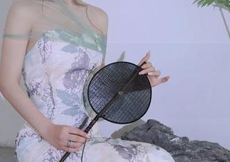 秀人网 – 白色的诱惑:爱丽儿最新美图,让你忍不住想要一探究竟!