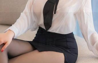 秀人网 – 美七Mia的吊带：无圣光的瞬间，原图捕捉的不仅是她的身影，还有那份随性！
