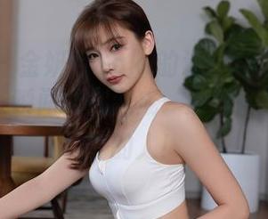 秀人网 – 金妍兮Saki的海边合集——完美壁纸，瞬间让你变成‘沙雕’与‘赶海’的人！