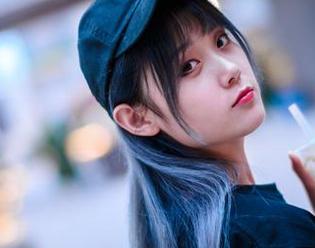 秋楚楚不秃头泳装套图：这里有阳光，有温暖，和不经意的浪漫。