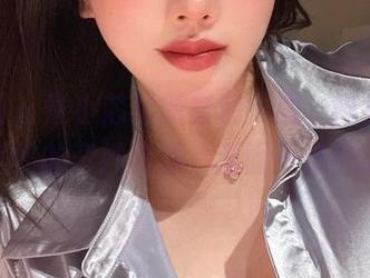微密圈 – 童小芯最新套装原图，简直是气质与风格的奇妙碰撞，画面干净得过分！