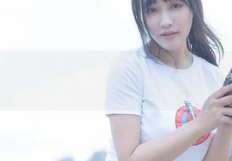 一起感受：脱尾巴Mizuki和可乐JK的图库精选，透出那种夏天里的清新与欢快，绝对值得一看！