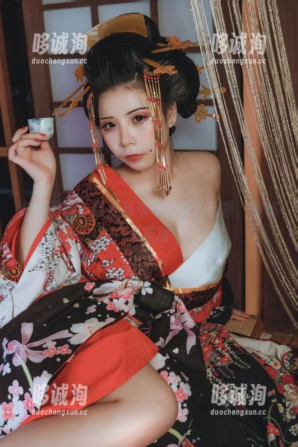 户外寻幽：自闭颜球球的照片合集，神秘又尴尬