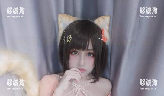 芊川一笑MNK 最新写真:护士装的芊川一笑MNK,透着一股难以捉摸的魅力,真是让人想多看几眼。