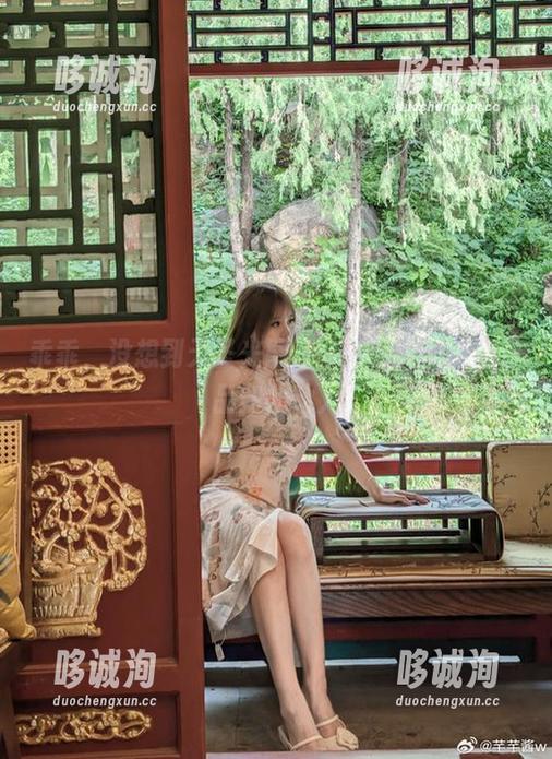 乖乖，没想到无圣光能让芊芊酱w的旗袍作品如此动人