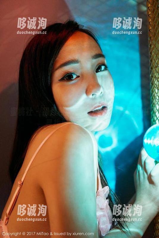 蜜桃社 - 初月和服写真：在细腻与慵懒中，寻找那个遥远的梦境。