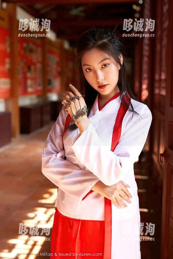 蜜桃社 - 秘书？结衣在线写真让你重新定义这个词！
