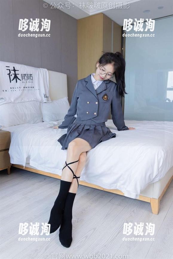袜啵啵 - 芝士的短肉丝图片，被脚尖加固撑起的时尚小心机。