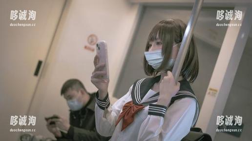 高清写真集：西园寺南歌与她的史莱姆泳装对决，泳池欢乐多！