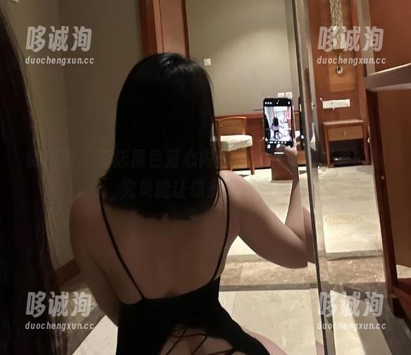 微密圈 - 酒店黑色爱心内内，詹詹定制图集的魅力，究竟能让你多少眼睛发亮？