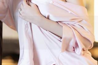 语画界 – 美图无罪，徐莉芝Booty在教室的写真背后藏着什么呢？
