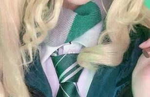 在线捕捉贝儿酱Miki的连衣裙，哇，这个裙摆真是太会摆了吧！