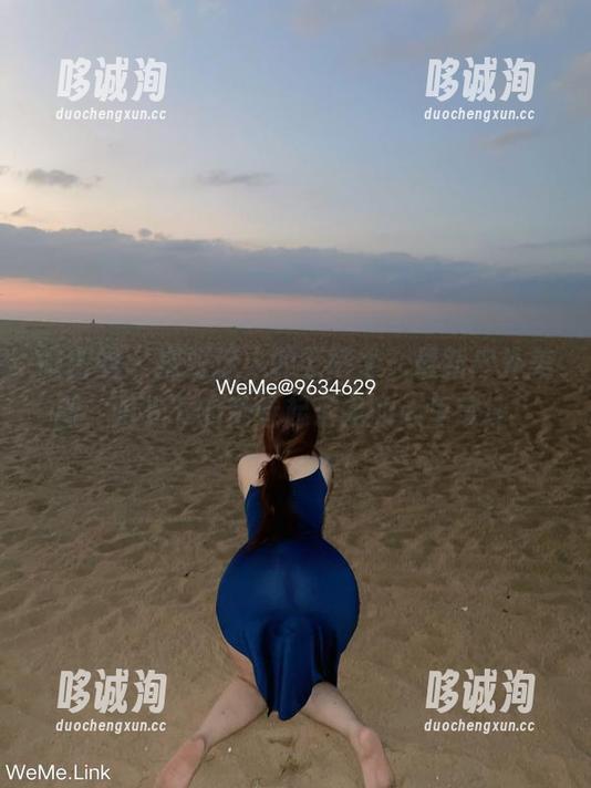 微密圈 - 探班迷人的五姨太，最新户外美图，阳光下的她卷起了我的心里草坪！