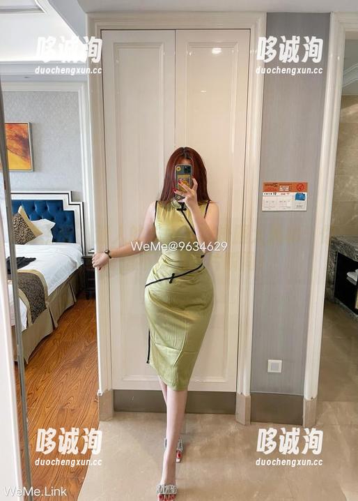 微密圈 - 迷人的五姨太的校服大揭秘：你绝对想不到的图片瞬间！