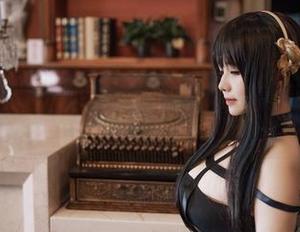 更新的阿半今天很开心内衣作品，才发现原来美丽可以这么简单又复杂…