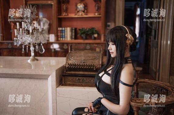 更新的阿半今天很开心内衣作品，才发现原来美丽可以这么简单又复杂…