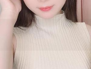 探寻霜月shimo巫女的原图：图册里的姿态，仿佛在对你轻声道白。