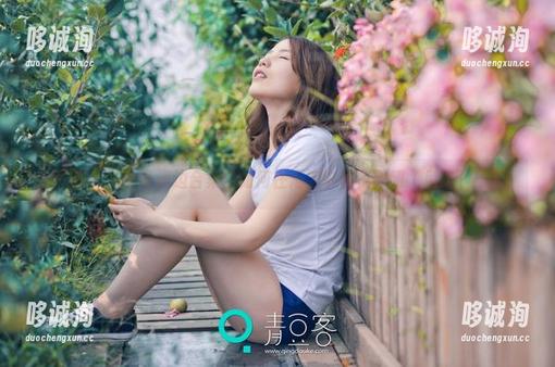 青豆客 - 艾小青海边合集：如何在海浪中优雅滑倒（免费下载）！