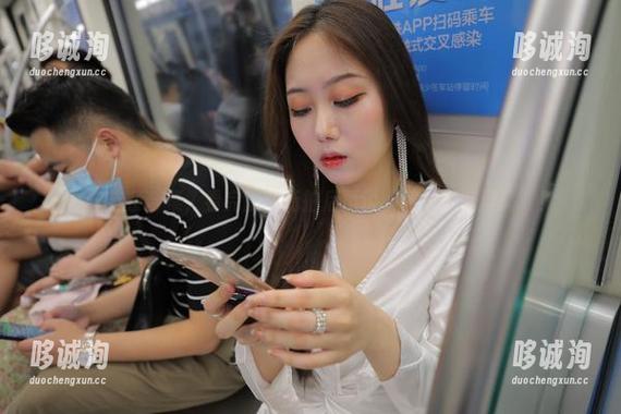 黑丝苗条合集，看完魔镜街拍后再说‘我不想变漂亮’！