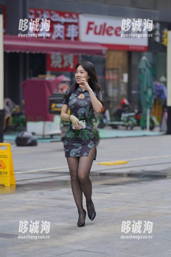 魔镜街拍：黑丝魅力无边，OL范高清写真集尽显风情