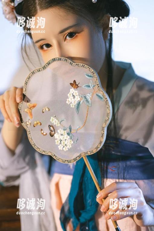 鹿八岁baby和她的体操服，让人忍不住想多看几遍，这作品集绝对值！